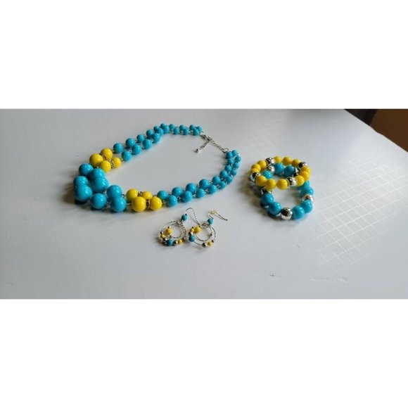 Kohl's necklace bracelet and earrings set - Picture 3 of 4